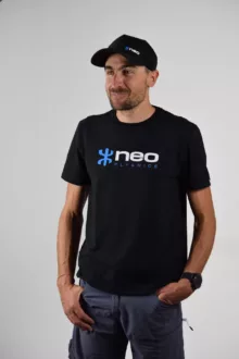 T-shirt homme NEO noir avec logo - Vue de 3/4 droit