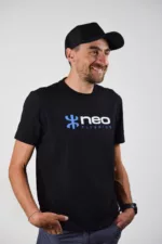 T-shirt homme NEO noir avec logo - Vue de 3/4 gauche