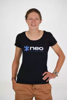 T-shirt femme NEO noir avec logo - Vue de face